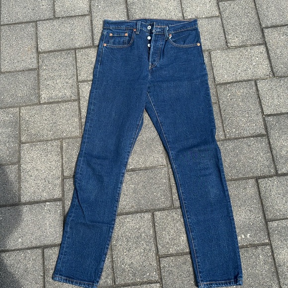 Levis premium women’s 501 S Skinny jeans 27 x 30 medium wash - Picture 2 of 8